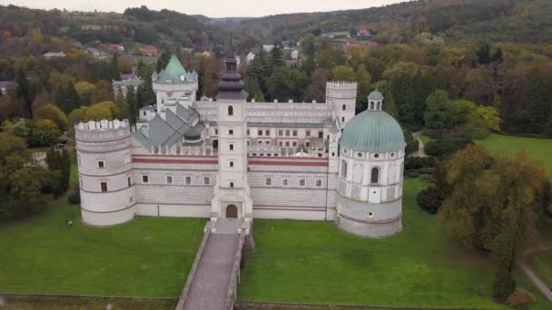 Krasiczyn Polsko Října 2018 Letecký Pohled Krasicki Palace Krasiczyn Hrad — Stock video