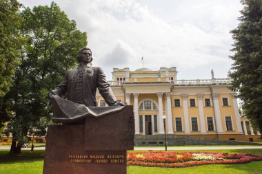 Gomel, Belarus - 09 Temmuz 2015: Heykel, Rumyantsev Nikolai Gomel Şehir Parkı Palace, Beyaz Rusya