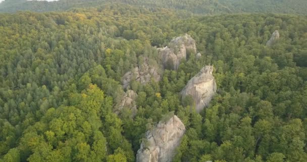 Vista Aérea Dovbush Rocks Bubnyshche Amanecer Lugar Legendario Antiguo Monasterio — Vídeo de stock