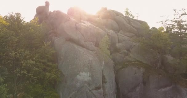 Luftaufnahme Der Taubenbuschfelsen Bubnyshche Bei Sonnenaufgang Ein Legendärer Ort Das — Stockvideo