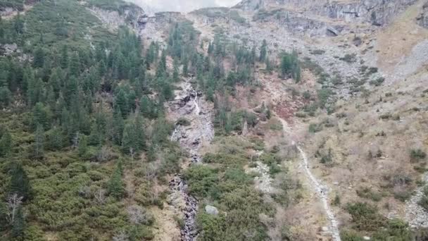 Ünlü Polonya Peyzaj Morskie Oko Gölü Yakınında Şelale Ile Tatra — Stok video