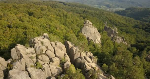Вид Воздуха Скалы Довбуша Бубныще Легендарное Место Древний Пещерный Монастырь — стоковое видео