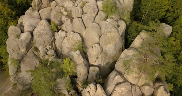 Vista Aérea Para Dovbush Rocks Bubnyshche Lugar Lendário Antigo Mosteiro — Vídeo de Stock