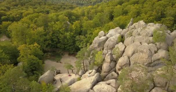 Luchtfoto Aan Rotsen Van Dovbush Bubnyshche Een Legendarische Plaats Het — Stockvideo