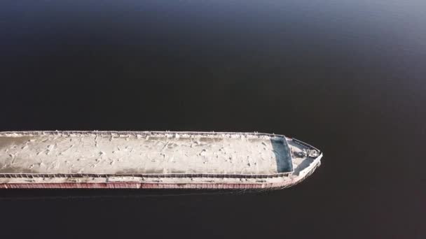 Luftaufnahme Eines Mit Schwimmern Beladenen Lastkahns Auf Dem Fluss Dnipro — Stockvideo