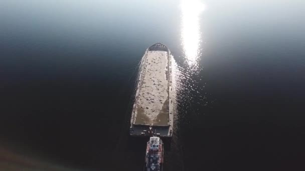 Luftaufnahme Eines Mit Schwimmern Beladenen Lastkahns Auf Dem Fluss Dnipro — Stockvideo