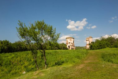 Chervonograd Köyü eski bir kale kalıntıları. Ukrai
