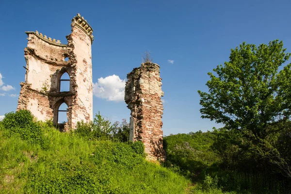 A falu Chervonograd egy régi vár romjai. Ukrai — Stock Fotó