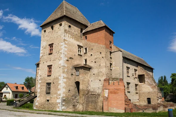 Vista al castillo medieval de Simontornya, Hungría —  Fotos de Stock