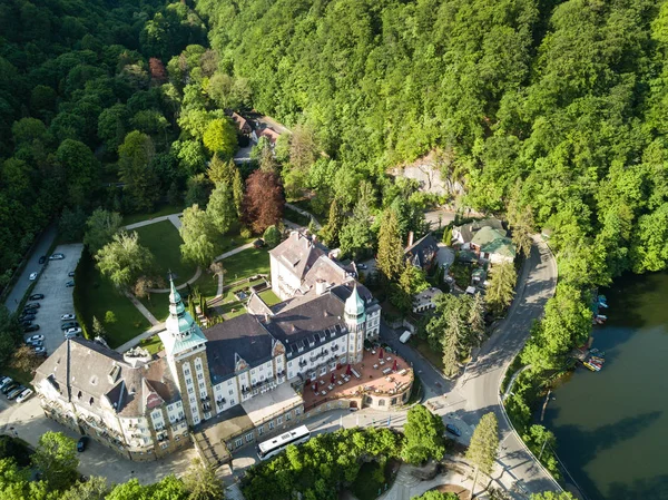 Bukk Milli Parkı 'nda Macaristan 'da Lillafured Kalesi 'ne hava drone görünümü