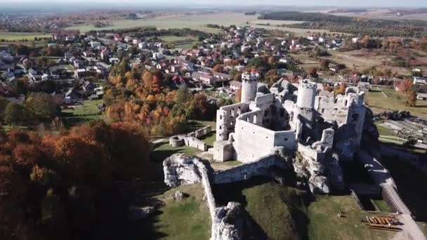 Luchtfoto Van Drone Naar Ruïnes Van Middeleeuws Kasteel Rots Ogrodzieniec — Stockvideo