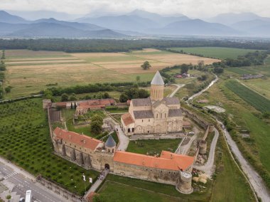 Kakheti, Gürcistan'daki Alaverdi Manastırı'na havadan insansız hava aracı görünümü