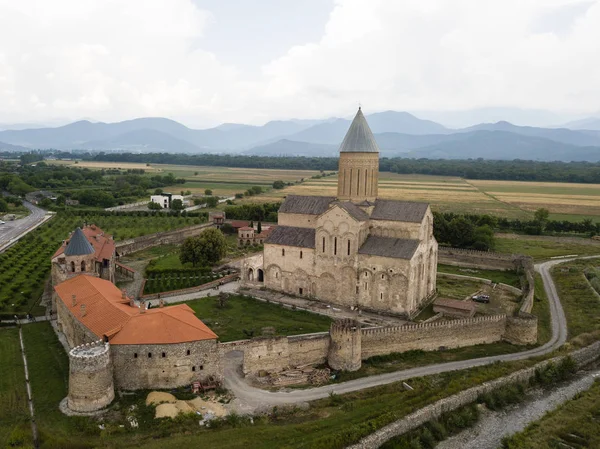 Légi drone kilátás Alaverdi kolostor a Kakheti, Grúzia — Stock Fotó