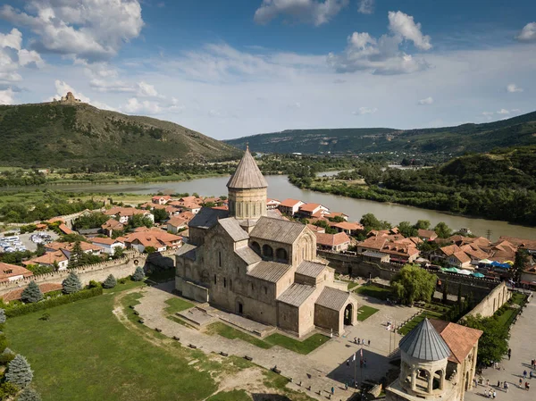 A Svetitskhoveli ortodox katedrális és a történelmi város, Mtskheta közelében, Tbiliszi, Grúzia — Stock Fotó