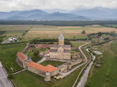 Kakheti, Gürcistan'daki Alaverdi Manastırı'na havadan insansız hava aracı görünümü