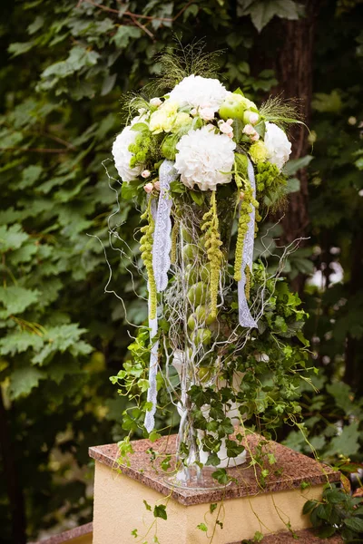 Boda decoración floral con manzana — Foto de Stock