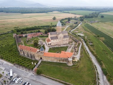 Kakheti, Gürcistan'daki Alaverdi Manastırı'na havadan insansız hava aracı görünümü