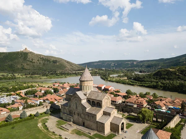 A Svetitskhoveli ortodox katedrális és a történelmi város, Mtskheta közelében, Tbiliszi, Grúzia — Stock Fotó