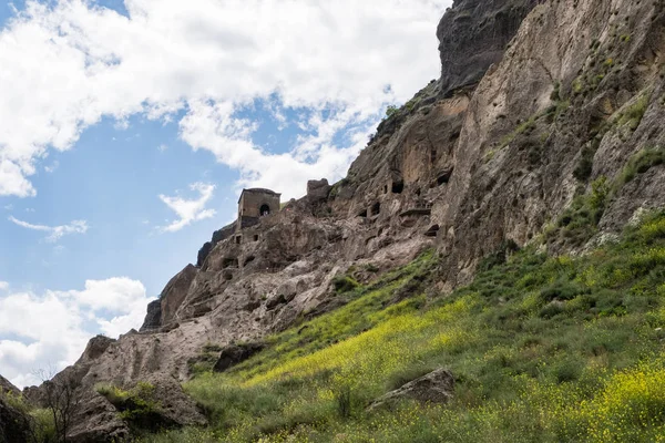 Vardzia Erusheti Mountai kazılan bir mağara Manastırı sitesidir — Stok fotoğraf