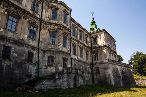 老宫殿城堡 Pidhirci 在乌克兰 — 图库照片