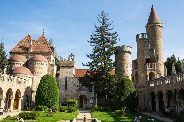 Bory var, graciösa slottet byggdes av en man Bory Jeno i Szek — Stockfoto