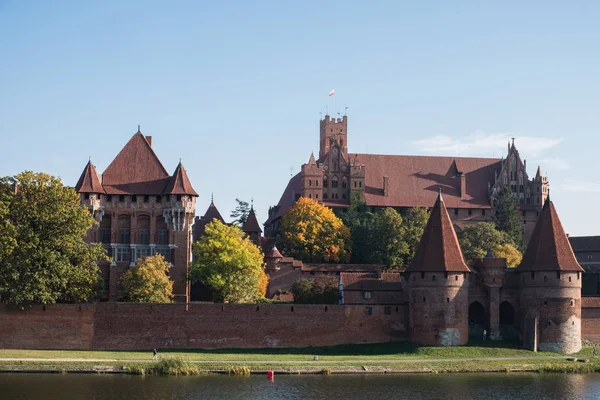 Malbork Castle är berömd landmärke i Polen utomhus. — Stockfoto