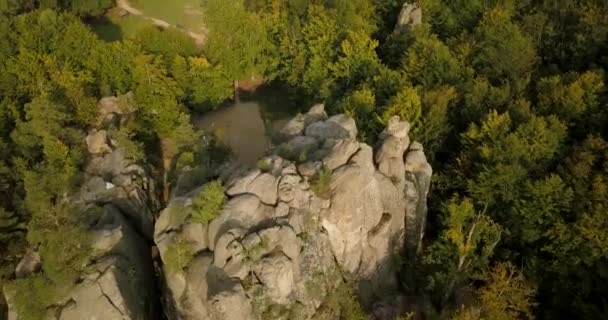 Vista Aérea Dovbush Rocks Bubnyshche Amanecer Antiguo Monasterio Cuevas Rocas — Vídeos de Stock