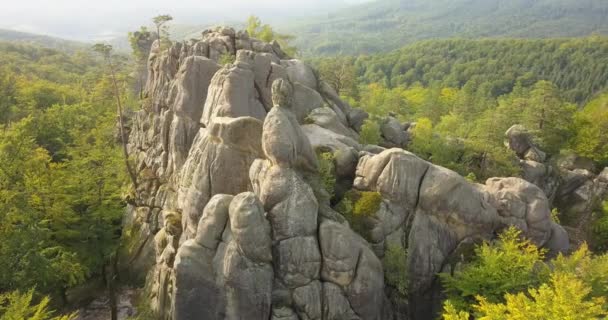 Luchtfoto Naar Dovbush Rocks Bubnyshche Bij Sunrise Ancient Cave Monastery — Stockvideo