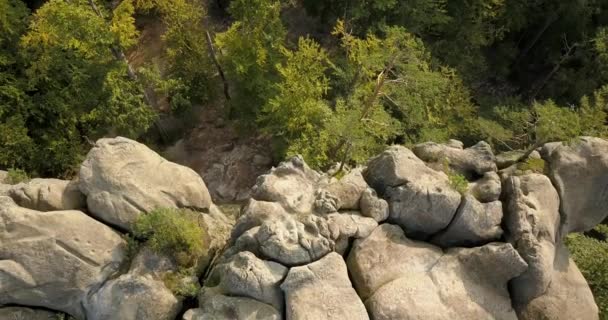 Luchtfoto Naar Dovbush Rocks Bubnyshche Bij Sunrise Ancient Cave Monastery — Stockvideo