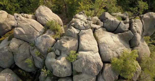 Luchtfoto Naar Dovbush Rocks Bubnyshche Bij Sunrise Ancient Cave Monastery — Stockvideo