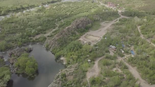 Luftaufnahme Der Granitberge Und Stromschnellen Südlichen Bug Dorf Mihiia Ukraine — Stockvideo