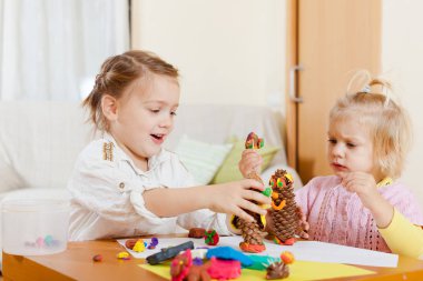  Kalıplama hamuru gelen figürler okul öncesi .