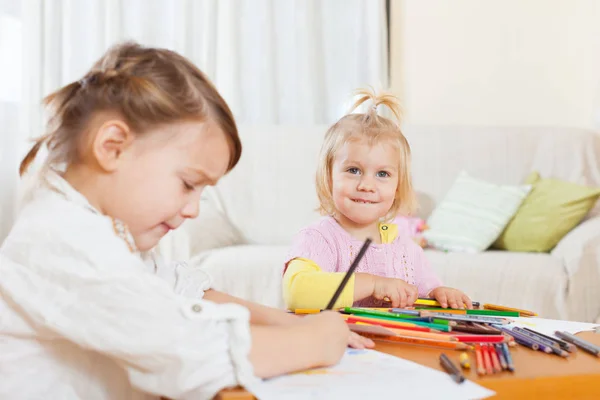 Dos Niños Mesa Con Lápices Colores Papel —  Fotos de Stock