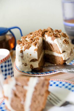 Tatlı kek kakao ve krem peynir tablo ile. 