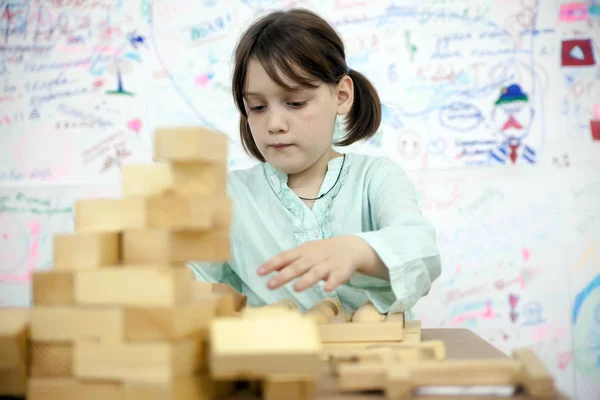 Niña Años Jugando Con Rompecabezas Madera —  Fotos de Stock