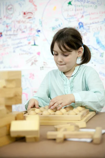 Niña Años Jugando Con Rompecabezas Madera —  Fotos de Stock