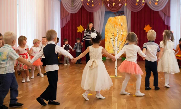 Petersburg Rusland Oktober 2016 Kindertjes Mooie Outfits Vieren Feest Van — Stockfoto