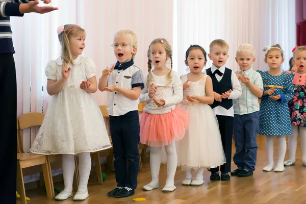 São Petersburgo Rússia Outubro 2016 Crianças Roupas Bonitas Celebram Festa — Fotografia de Stock