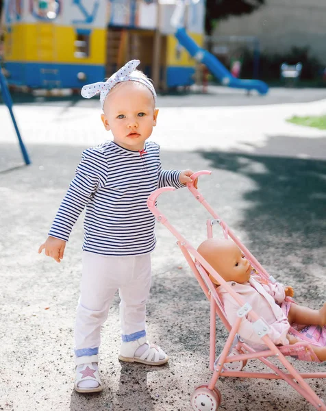 Bambino Anno Che Gioca Nel Parco Giochi — Foto Stock