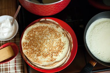 Geleneksel Rus krep yerken üzerine karnaval