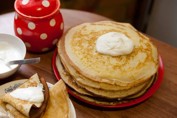 Delicioso Desayuno Panqueques Con Crema Agria — Foto de Stock