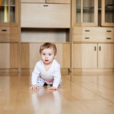  Bebek odası katta taramaya öğrenme. 
