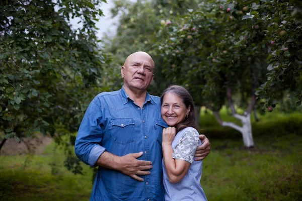 Portrait Cute Older Men Women Apple Garden — Stock Photo, Image