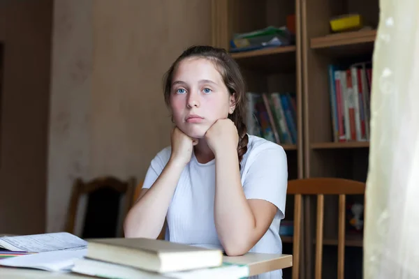 Traurige Jährige Schülerin Lernt Unterricht Hause — Stockfoto