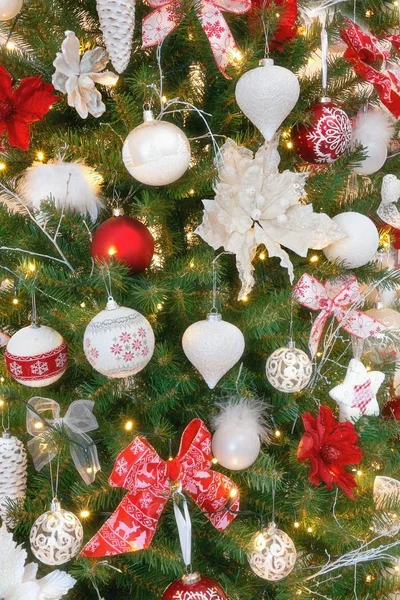 Dekoracje Świąteczne Gałęziach Jodły — Zdjęcie stockowe