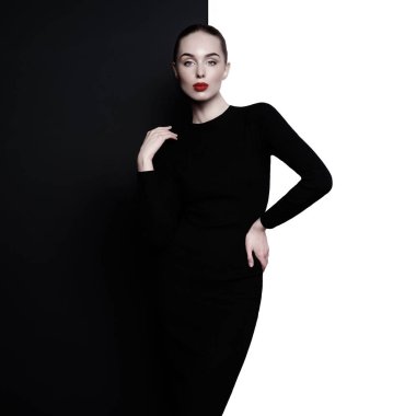 Geometrik siyah ve beyaz arka planda zarif blode