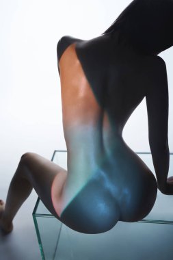 Güzel rakam ile genç seksi kadın Çıplak vücut