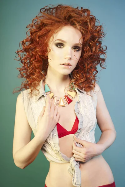 Beautiful sexy woman with red hair and elegant jewelry. — Stock Photo, Image