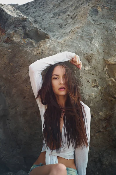 Retrato Estilo Vida Aire Libre Una Hermosa Joven Morena Playa —  Fotos de Stock