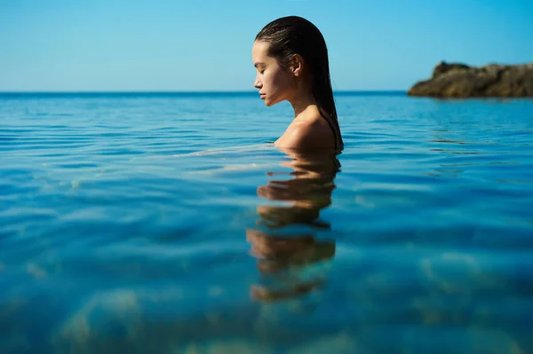 Outdoor Lifestyle Portrait Beautiful Young Brunette Woman Beach Natural Beauty — Stock Photo, Image